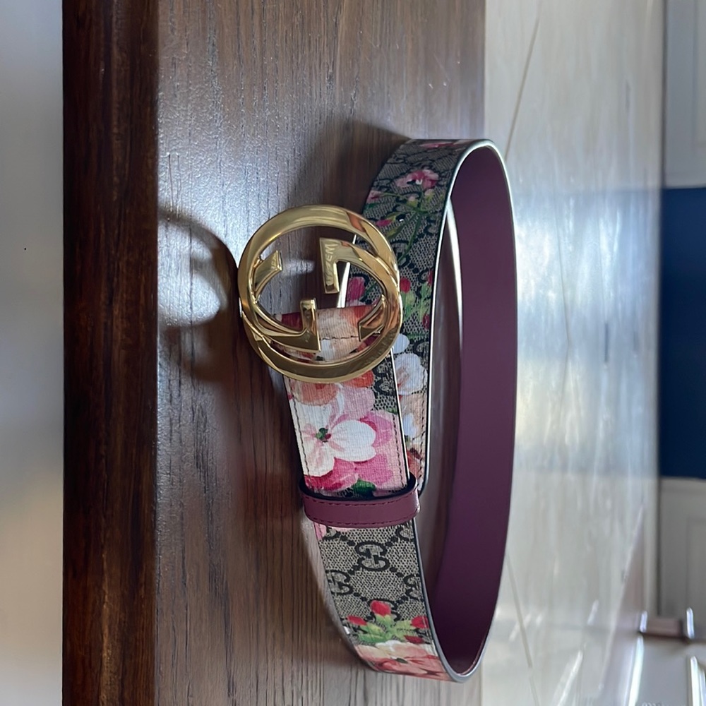 Gucci floral belt size 80(cm) Like new. Bought from Gucci.com